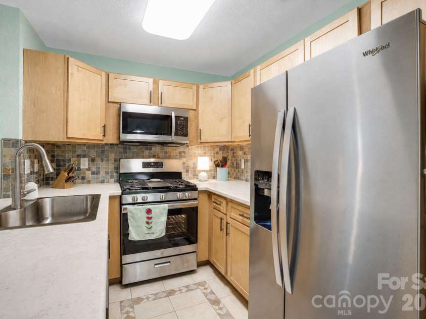 108 South Park Lane, Black Mountain, NC 28711.  MLS# CAR4384038, YatesRealty ID 27595. 