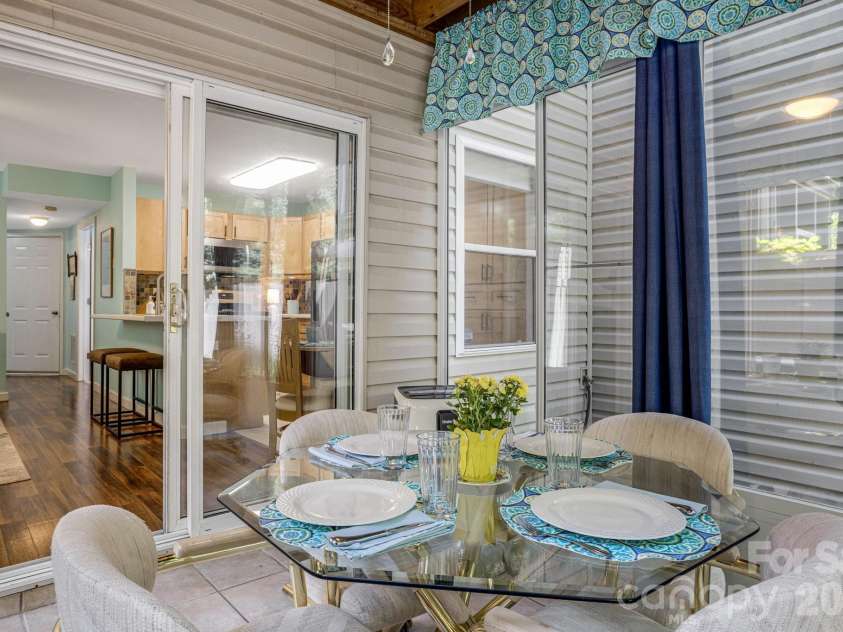 108 South Park Lane, Black Mountain, NC 28711.  MLS# CAR4384038, YatesRealty ID 27595. 