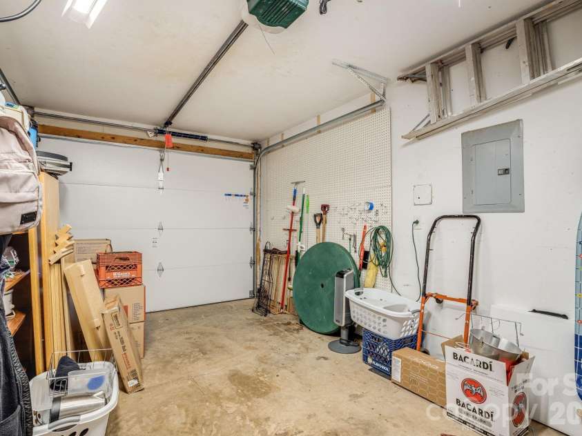 108 South Park Lane, Black Mountain, NC 28711.  MLS# CAR4384038, YatesRealty ID 27595. 