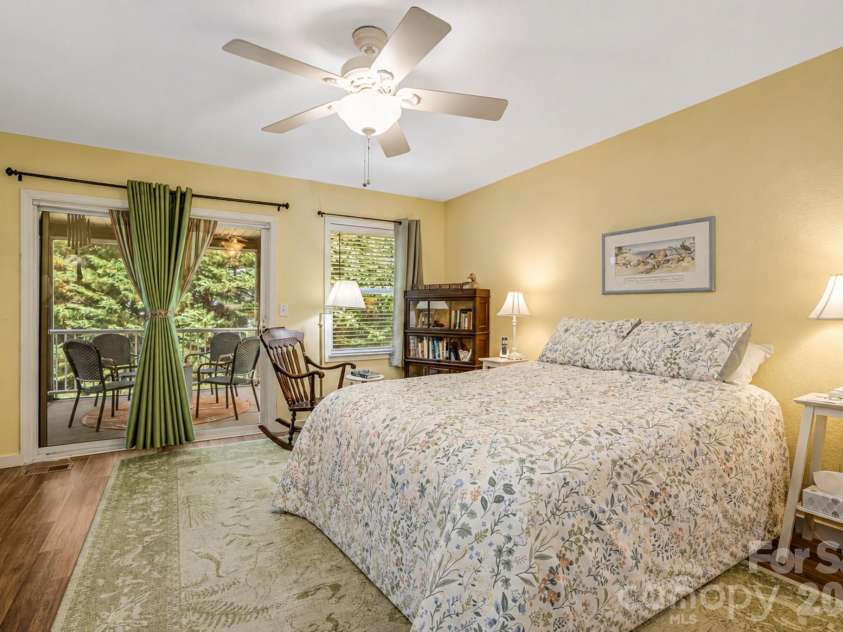108 South Park Lane, Black Mountain, NC 28711.  MLS# CAR4384038, YatesRealty ID 27595. 