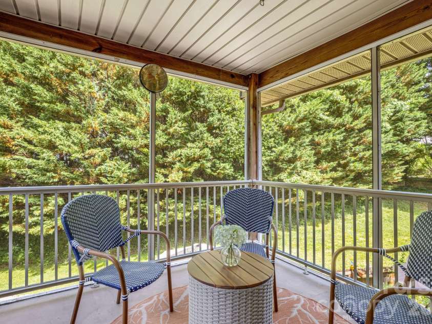 108 South Park Lane, Black Mountain, NC 28711.  MLS# CAR4384038, YatesRealty ID 27595. 