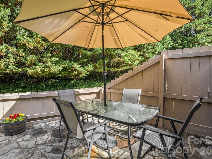108 South Park Lane, Black Mountain, NC 28711.  MLS# CAR4384038, YatesRealty ID 27595. 