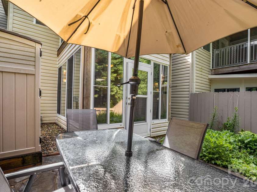 108 South Park Lane, Black Mountain, NC 28711.  MLS# CAR4384038, YatesRealty ID 27595. 