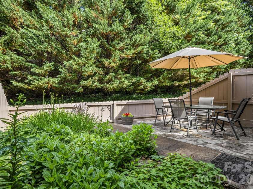 108 South Park Lane, Black Mountain, NC 28711.  MLS# CAR4384038, YatesRealty ID 27595. 