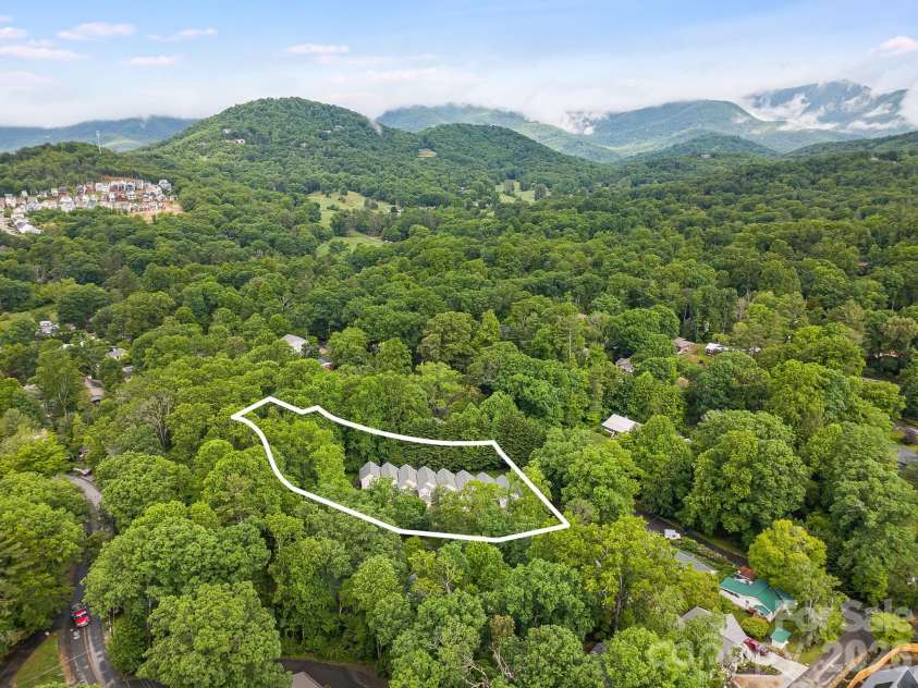 108 South Park Lane, Black Mountain, NC 28711.  MLS# CAR4384038, YatesRealty ID 27595. 