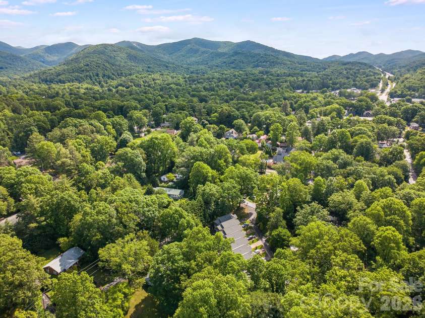 108 South Park Lane, Black Mountain, NC 28711.  MLS# CAR4384038, YatesRealty ID 27595. 