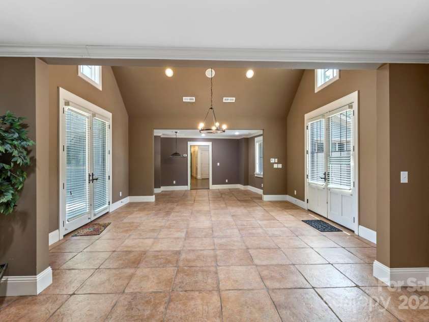 68/72/82/84 Oteen Church Road, Asheville, NC 28805.  MLS# CAR4280406, YatesRealty ID 27595. Common entry/lobby