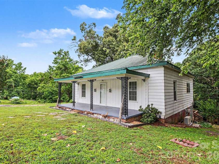 58 Poplar Street, Great Falls, SC 29055.  MLS# CAR4386449, YatesRealty ID 27596. 