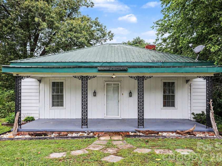 58 Poplar Street, Great Falls, SC 29055.  MLS# CAR4386449, YatesRealty ID 27596. 