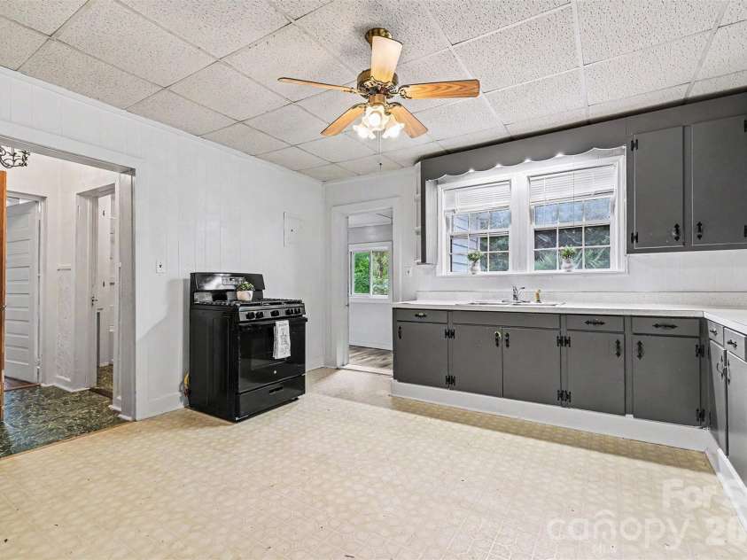 58 Poplar Street, Great Falls, SC 29055.  MLS# CAR4386449, YatesRealty ID 27596. 