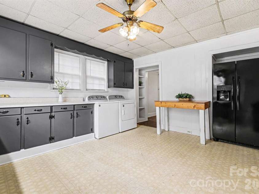 58 Poplar Street, Great Falls, SC 29055.  MLS# CAR4386449, YatesRealty ID 27596. 
