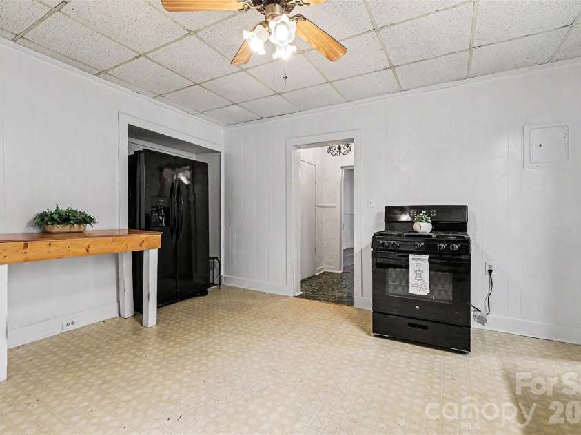 58 Poplar Street, Great Falls, SC 29055.  MLS# CAR4386449, YatesRealty ID 27596. 