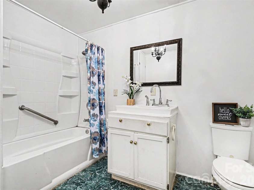 58 Poplar Street, Great Falls, SC 29055.  MLS# CAR4386449, YatesRealty ID 27596. 