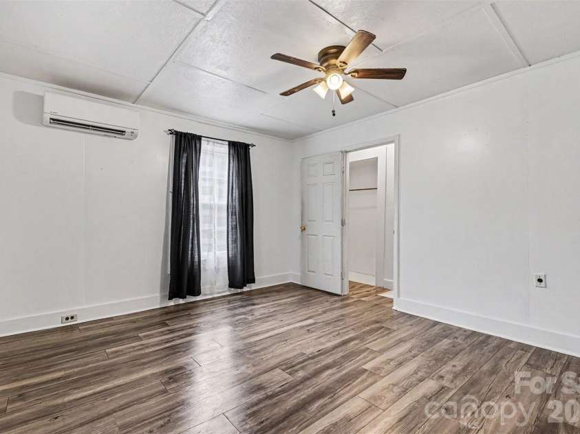 58 Poplar Street, Great Falls, SC 29055.  MLS# CAR4386449, YatesRealty ID 27596. 