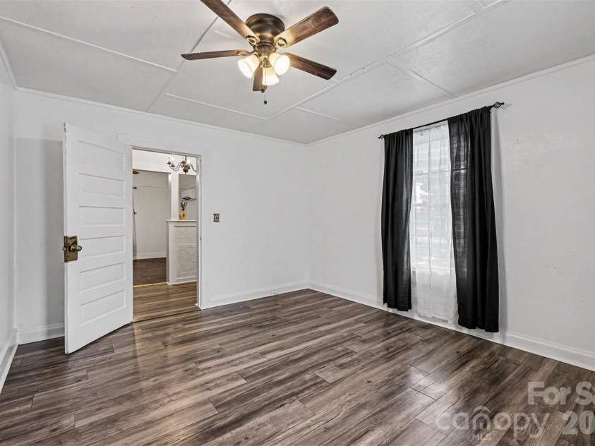 58 Poplar Street, Great Falls, SC 29055.  MLS# CAR4386449, YatesRealty ID 27596. 
