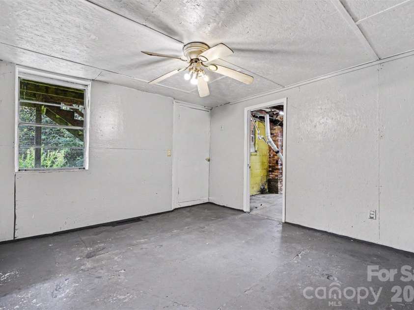 58 Poplar Street, Great Falls, SC 29055.  MLS# CAR4386449, YatesRealty ID 27596. 