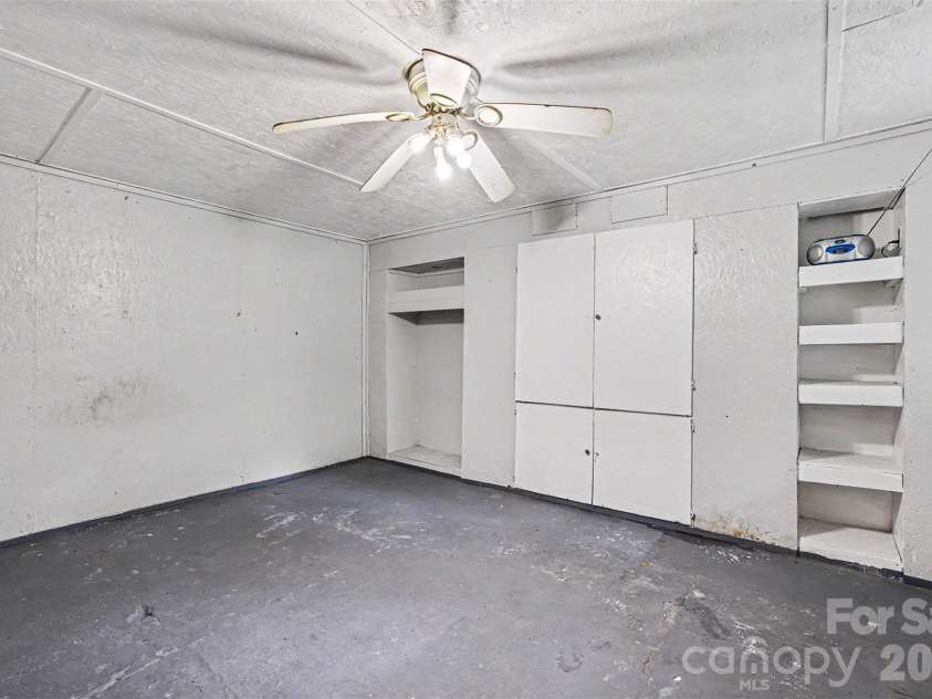 58 Poplar Street, Great Falls, SC 29055.  MLS# CAR4386449, YatesRealty ID 27596. 