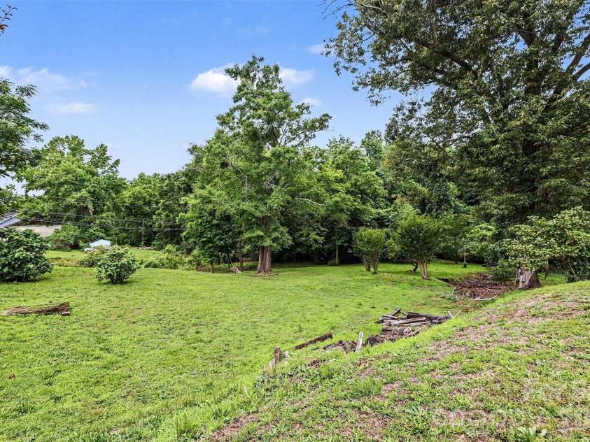 58 Poplar Street, Great Falls, SC 29055.  MLS# CAR4386449, YatesRealty ID 27596. 