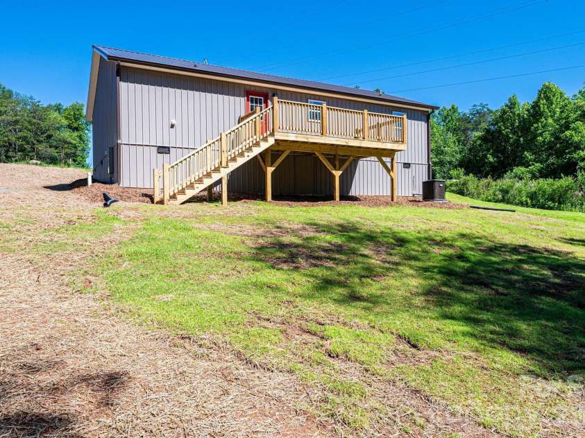 2017 Bailey Drive, Hickory, NC 28601.  MLS# CAR4381511, YatesRealty ID 27597. 