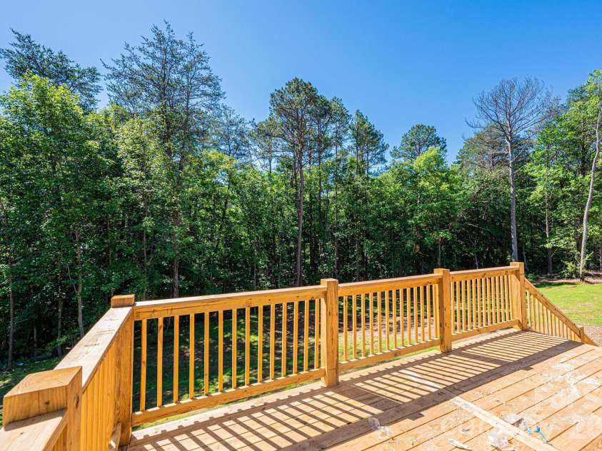 2017 Bailey Drive, Hickory, NC 28601.  MLS# CAR4381511, YatesRealty ID 27597. 