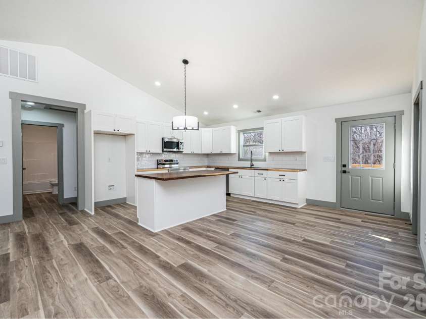 2017 Bailey Drive, Hickory, NC 28601.  MLS# CAR4381511, YatesRealty ID 27597. Stock Photo