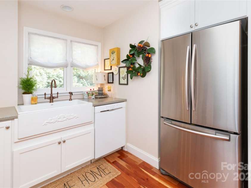 9 Timberlake Drive, Asheville, NC 28803.  MLS# CAR4201153, YatesRealty ID 276. 