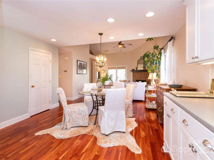 9 Timberlake Drive, Asheville, NC 28803.  MLS# CAR4201153, YatesRealty ID 276. 