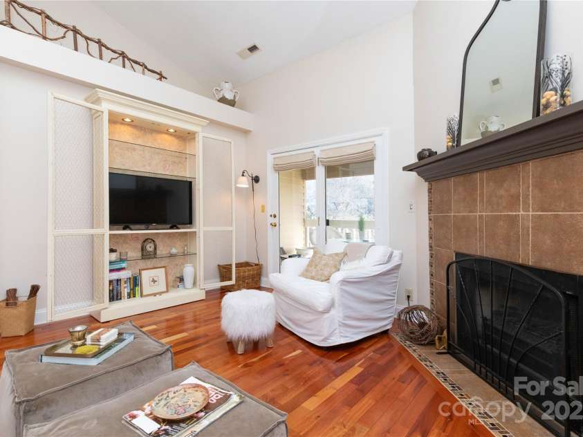 9 Timberlake Drive, Asheville, NC 28803.  MLS# CAR4201153, YatesRealty ID 276. 