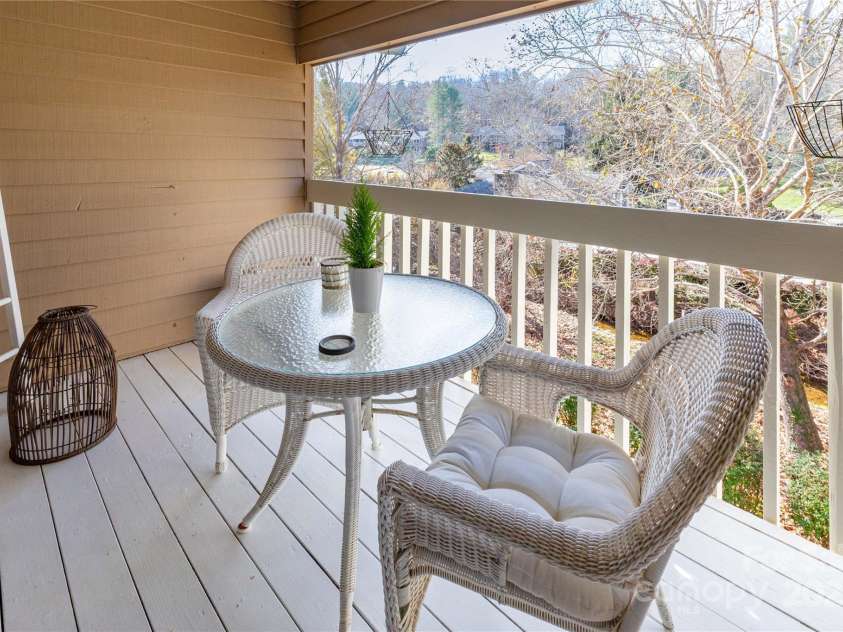 9 Timberlake Drive, Asheville, NC 28803.  MLS# CAR4201153, YatesRealty ID 276. 