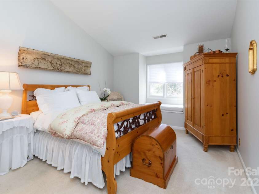 9 Timberlake Drive, Asheville, NC 28803.  MLS# CAR4201153, YatesRealty ID 276. 