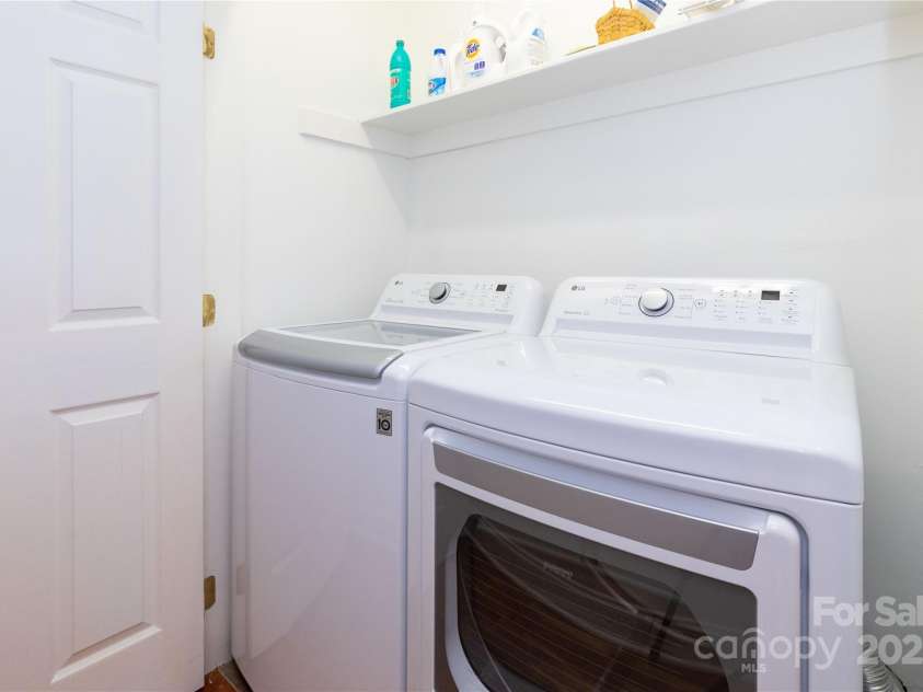 9 Timberlake Drive, Asheville, NC 28803.  MLS# CAR4201153, YatesRealty ID 276. 