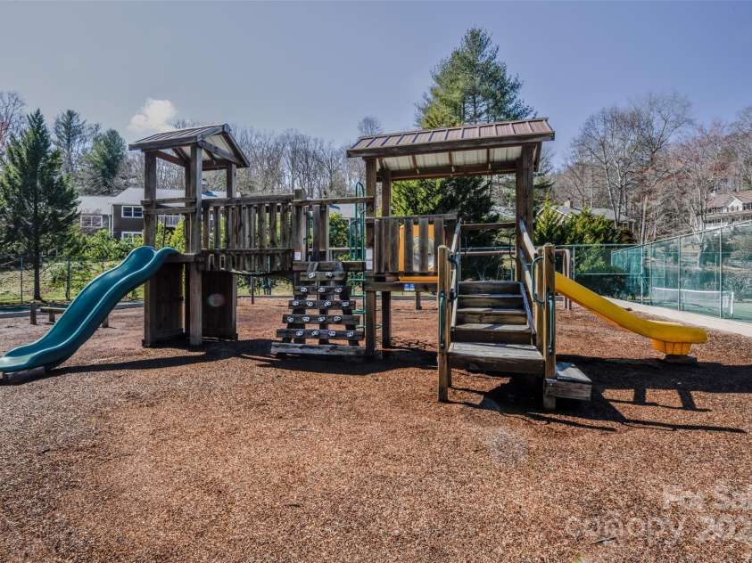 9 Timberlake Drive, Asheville, NC 28803.  MLS# CAR4201153, YatesRealty ID 276. 