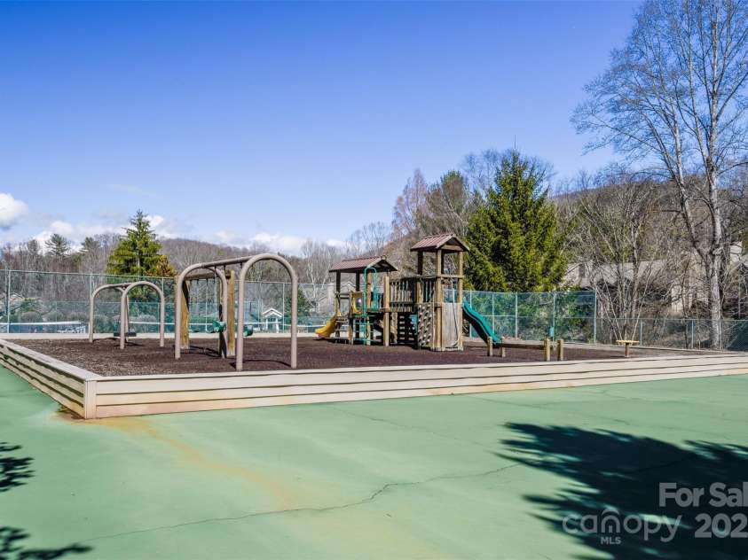 9 Timberlake Drive, Asheville, NC 28803.  MLS# CAR4201153, YatesRealty ID 276. 