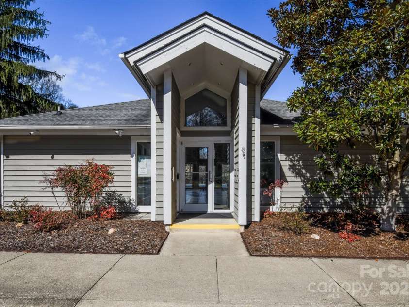 9 Timberlake Drive, Asheville, NC 28803.  MLS# CAR4201153, YatesRealty ID 276. 