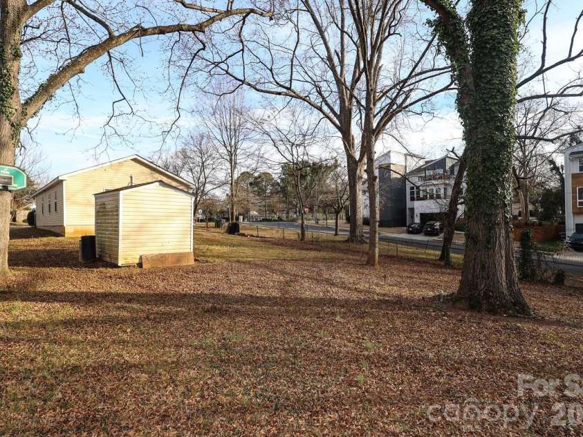 505 Campus Street, Charlotte, NC 28216.  MLS# CAR4339976, YatesRealty ID 2760. 