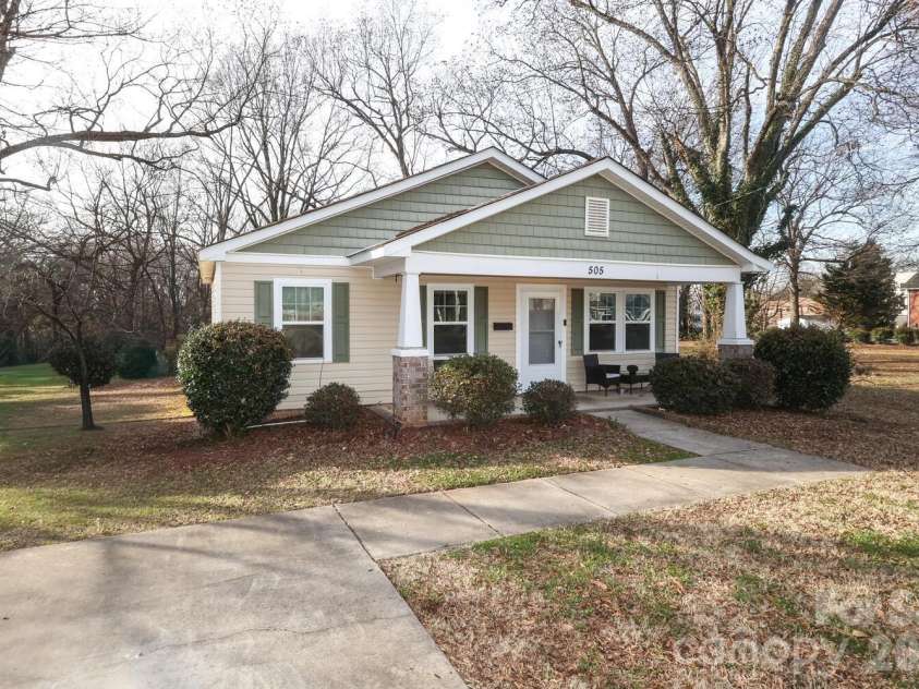 505 Campus Street, Charlotte, NC 28216.  MLS# CAR4339976, YatesRealty ID 2760. 