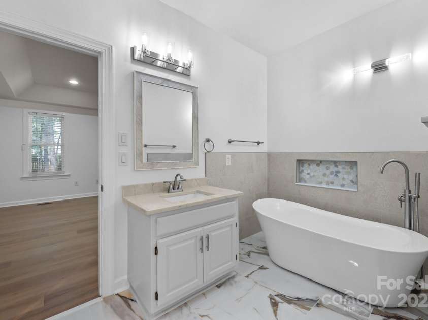 15400 Groveland Street, Huntersville, NC 28078.  MLS# CAR4268351, YatesRealty ID 27601. 