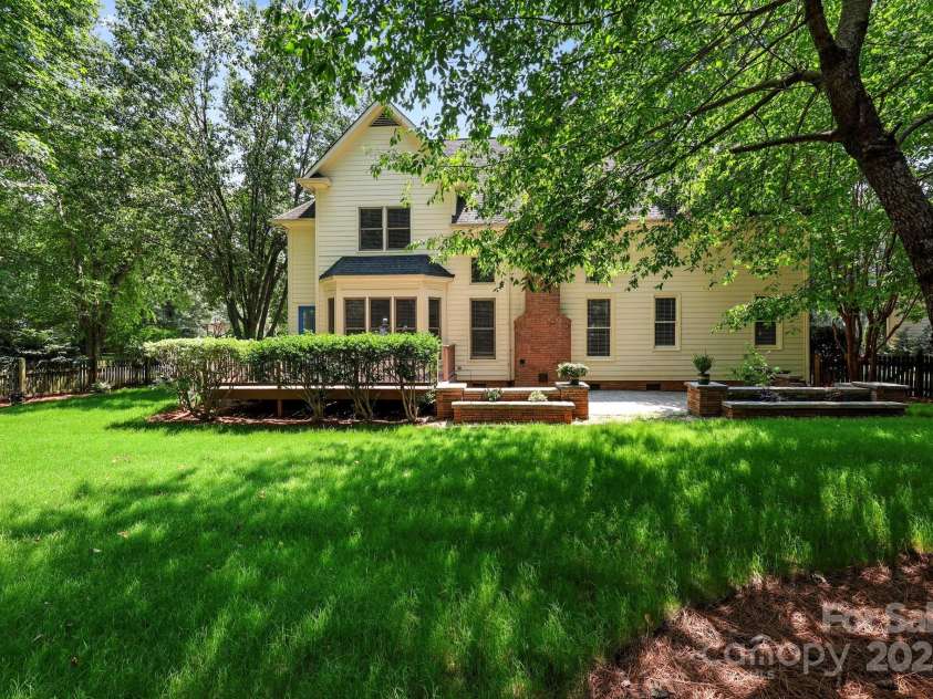 15400 Groveland Street, Huntersville, NC 28078.  MLS# CAR4268351, YatesRealty ID 27601. 