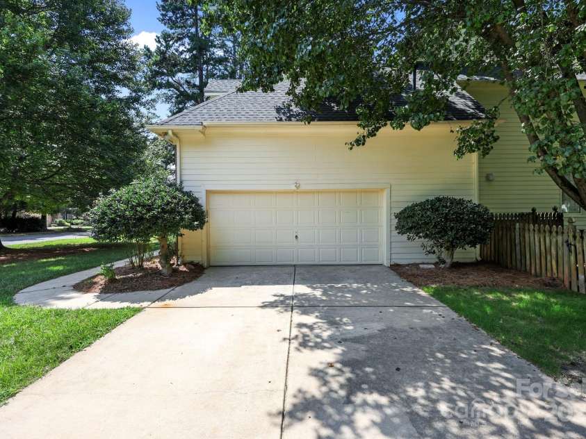 15400 Groveland Street, Huntersville, NC 28078.  MLS# CAR4268351, YatesRealty ID 27601. 