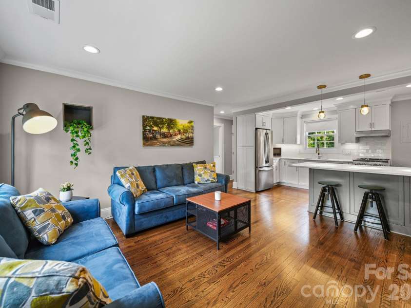 241 Wakefield Drive, Charlotte, NC 28209.  MLS# CAR4386531, YatesRealty ID 27603. 