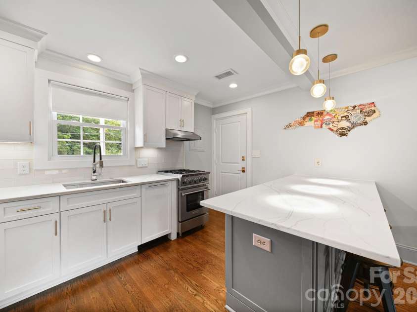 241 Wakefield Drive, Charlotte, NC 28209.  MLS# CAR4386531, YatesRealty ID 27603. 