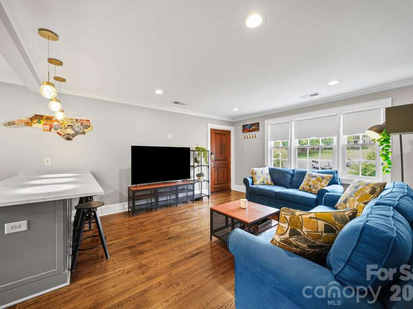 241 Wakefield Drive, Charlotte, NC 28209.  MLS# CAR4386531, YatesRealty ID 27603. 