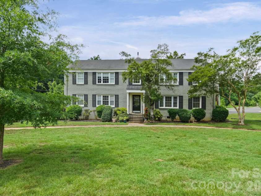 241 Wakefield Drive, Charlotte, NC 28209.  MLS# CAR4386531, YatesRealty ID 27603. 