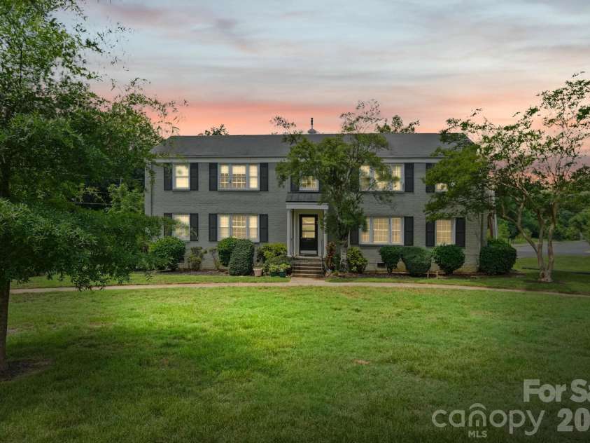 241 Wakefield Drive, Charlotte, NC 28209.  MLS# CAR4386531, YatesRealty ID 27603. 