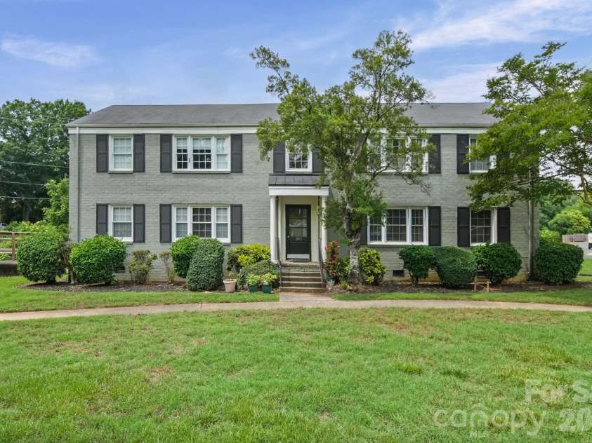 241 Wakefield Drive, Charlotte, NC 28209.  MLS# CAR4386531, YatesRealty ID 27603. 