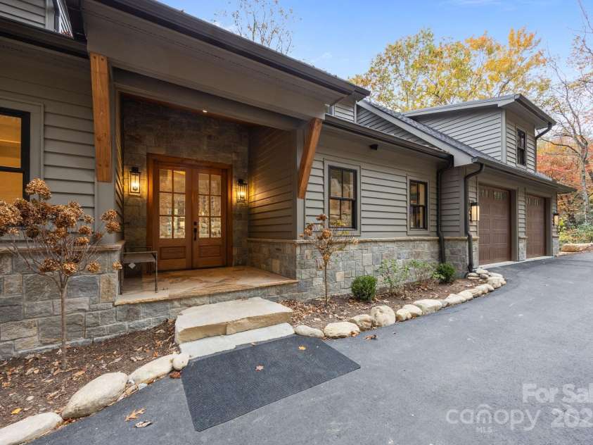 95 Cardinal Trace, Lake Toxaway, NC 28747.  MLS# CAR4317545, YatesRealty ID 27603. 95 Cardinal Tr