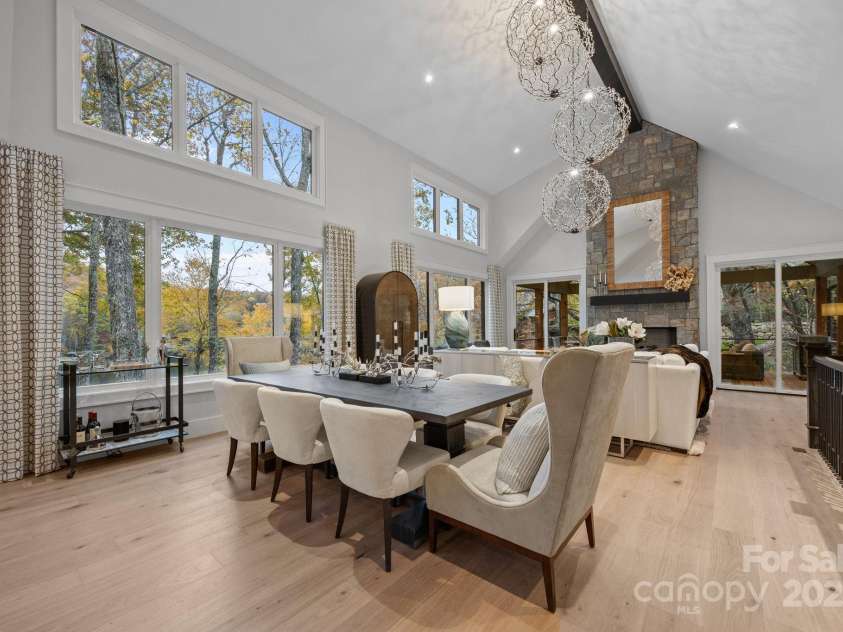 95 Cardinal Trace, Lake Toxaway, NC 28747.  MLS# CAR4317545, YatesRealty ID 27603. Great Rm