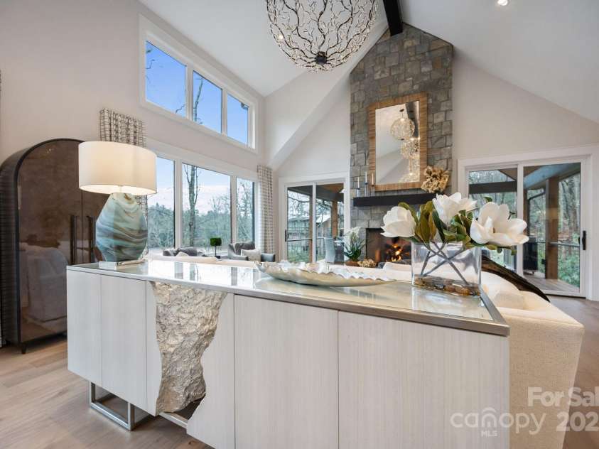 95 Cardinal Trace, Lake Toxaway, NC 28747.  MLS# CAR4317545, YatesRealty ID 27603. Great Rm