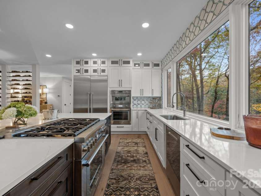 95 Cardinal Trace, Lake Toxaway, NC 28747.  MLS# CAR4317545, YatesRealty ID 27603. Kitchen