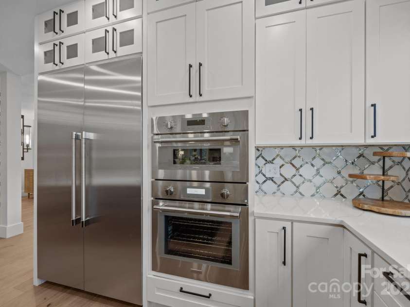 95 Cardinal Trace, Lake Toxaway, NC 28747.  MLS# CAR4317545, YatesRealty ID 27603. Kitchen